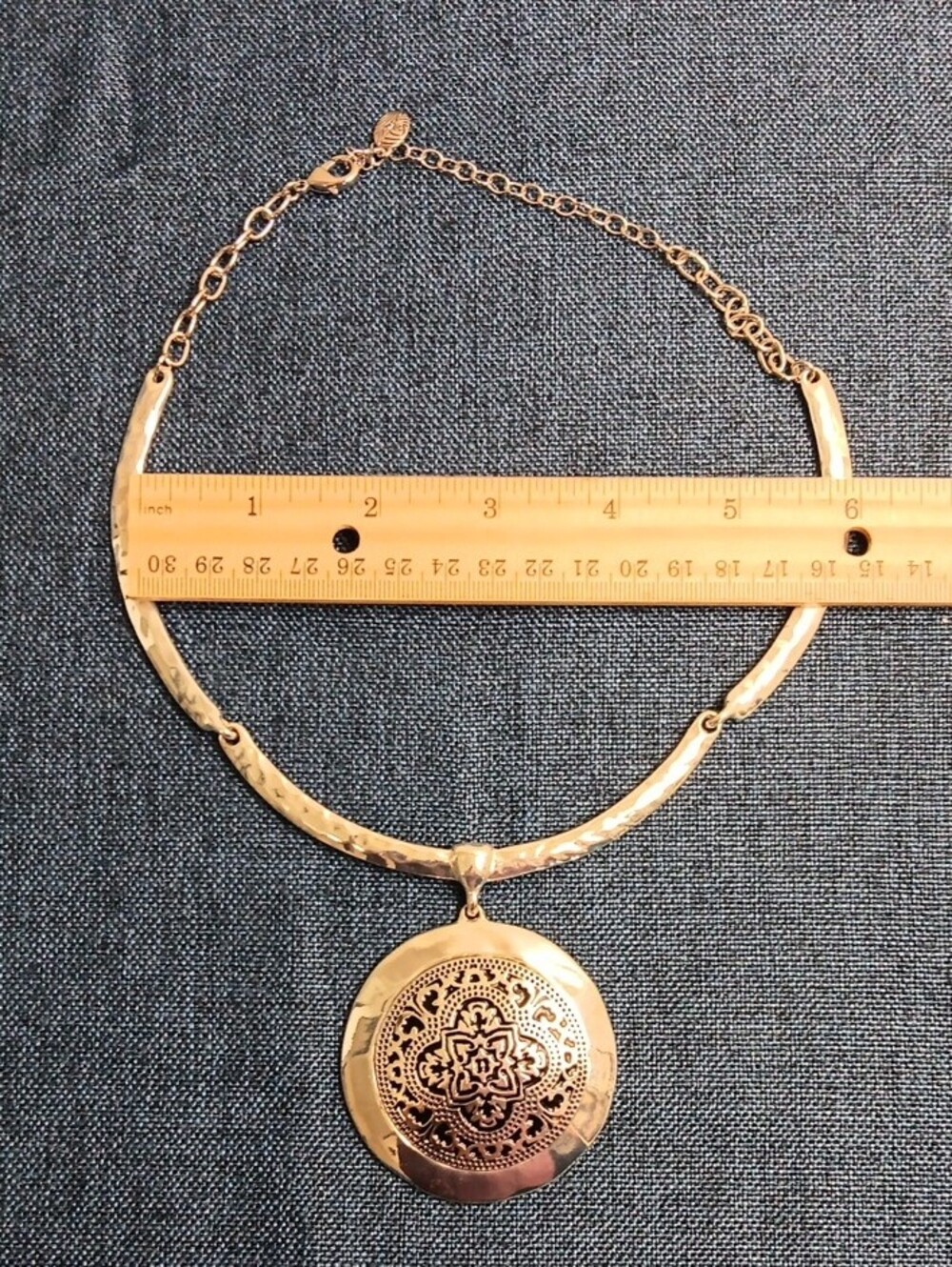 Silver-Tone Filigree Pendant Necklace - Elegant Women’s Jewelry - Picture 4 of 4